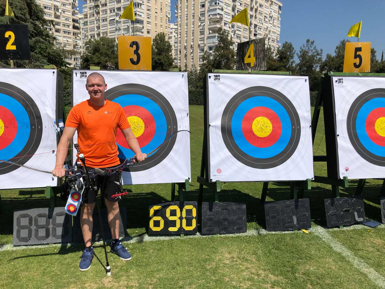 Sjef van den Berg grijpt Europees record outdoor