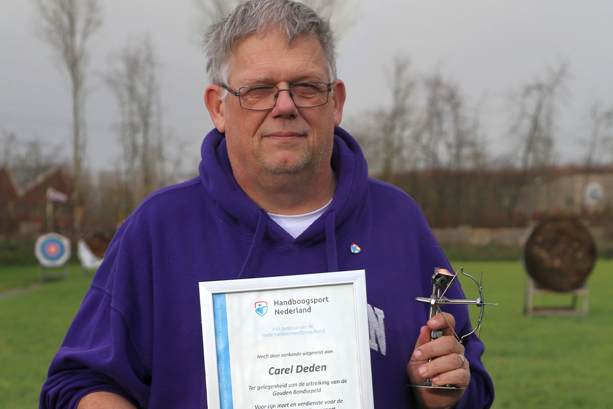 Gouden Bondsspeld voor  Carel Deden