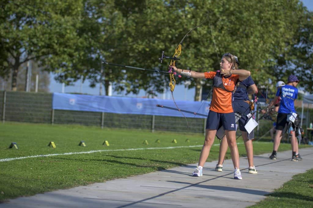 Een kijkje in het leven van drie jonge handboog talenten